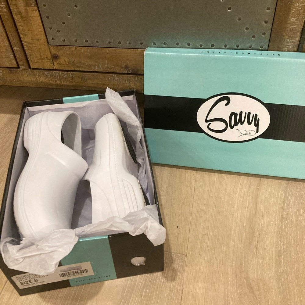Savvy • Florence Nursing Shoe in White